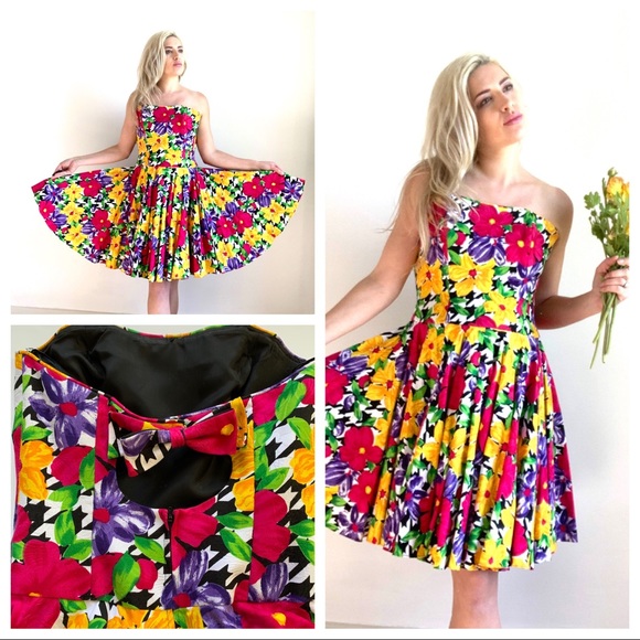 Vintage Dresses & Skirts - Vintage Bold Floral Full Skirt Dress Cut Out Back